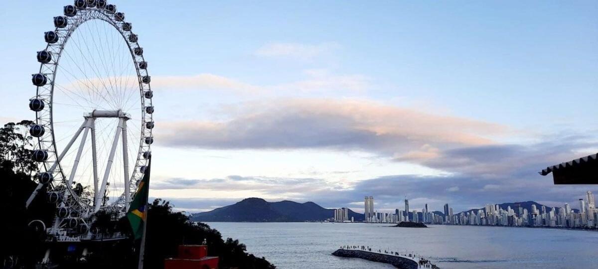 Para Casais, Predio Beira Mar, Em Frente A Roda Gigante Balneario Camboriu Exterior foto