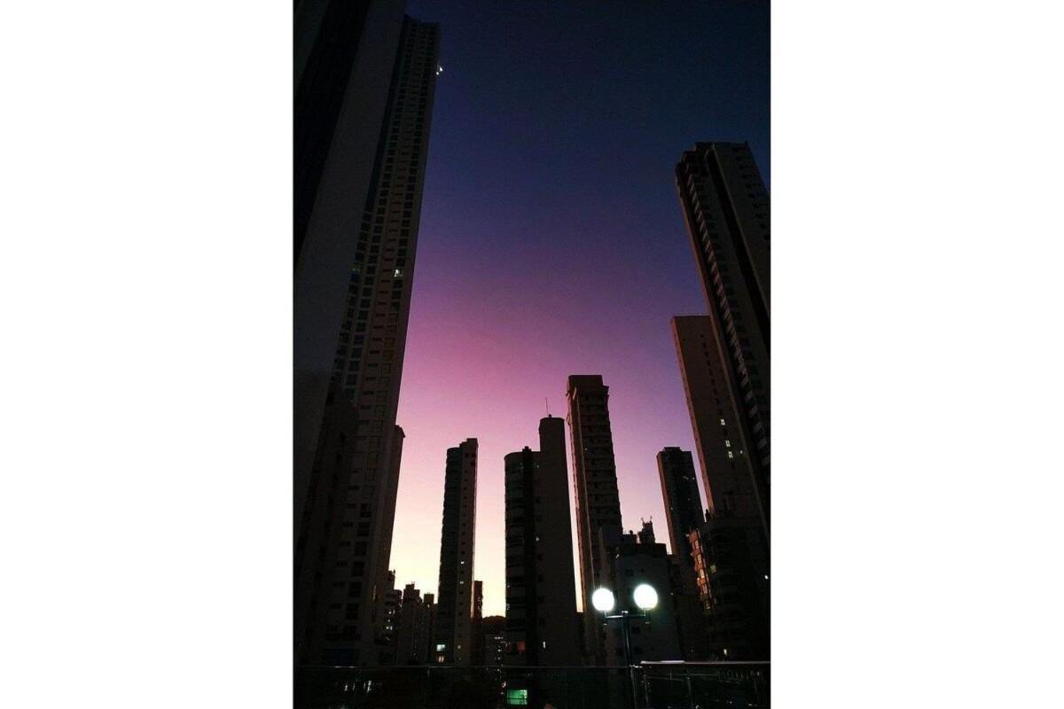Para Casais, Predio Beira Mar, Em Frente A Roda Gigante Balneario Camboriu Exterior foto