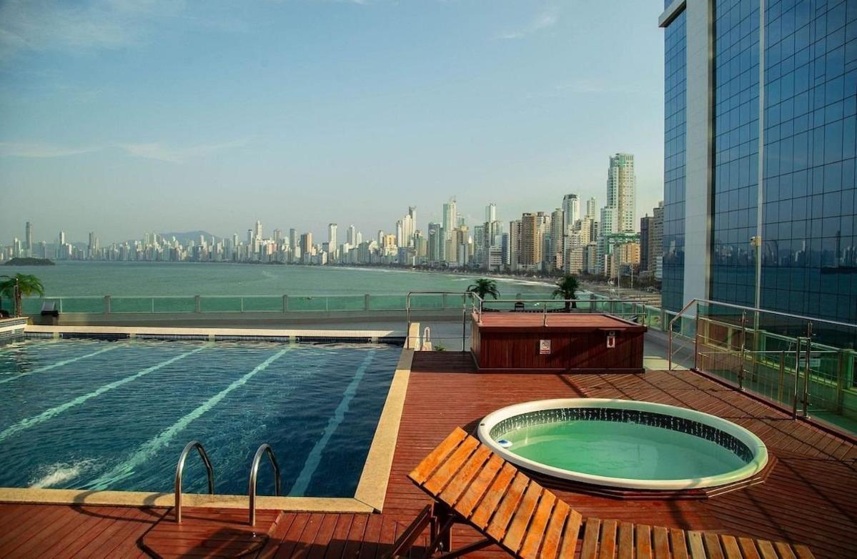 Para Casais, Predio Beira Mar, Em Frente A Roda Gigante Balneario Camboriu Exterior foto
